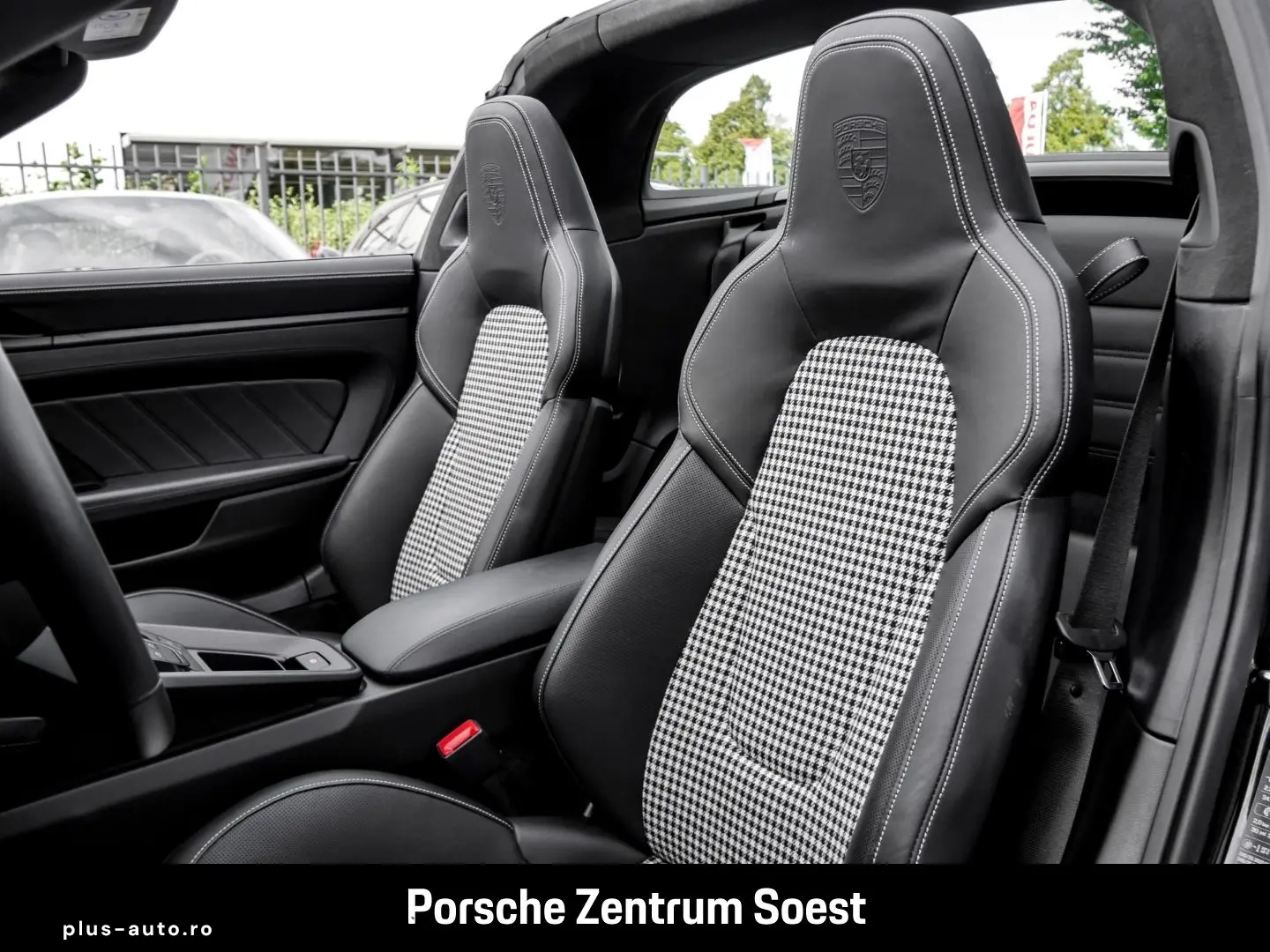 PORSCHE 992 Targa 4 GTS PDCC Sport-Chrono Burmester