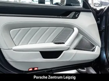 Porsche 992 Targa 4S Yachtingblau Burmester Lift