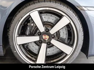 Porsche 992 Targa 4S Yachtingblau Burmester Lift