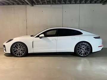 PORSCHE Panamera GTS   Burmester   Hinterachslenkung