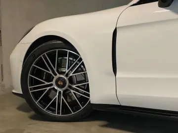 PORSCHE Panamera GTS   Burmester   Hinterachslenkung