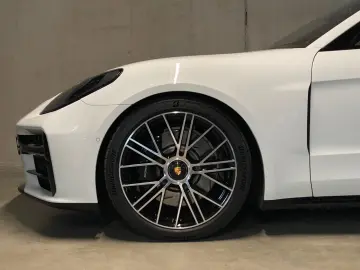 PORSCHE Panamera GTS   Burmester   Hinterachslenkung