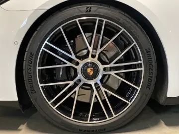 PORSCHE Panamera GTS   Burmester   Hinterachslenkung