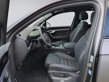 VW Touareg R-Line V6 TDI