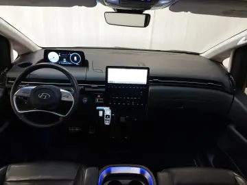 HYUNDAI STARIA 2.2 CRDi 4WD 7Sitzer 360  Navi Lenkrhzg.