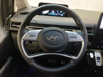 HYUNDAI STARIA 2.2 CRDi 4WD 7Sitzer 360  Navi Lenkrhzg.