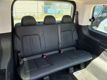 HYUNDAI Staria Signature 4WD 7-Sitzer 360Kamera Bose ACC