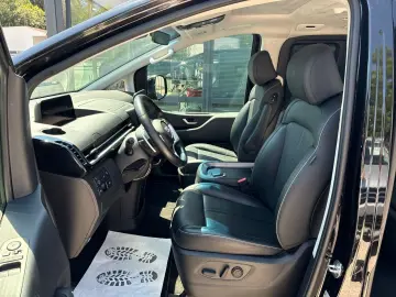 HYUNDAI Staria Signature 4WD 7-Sitzer 360Kamera Bose ACC