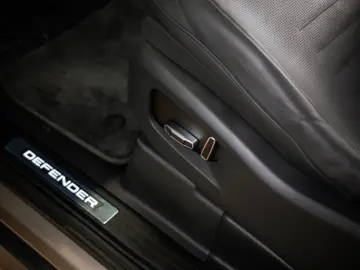 LAND ROVER Defender OCTA