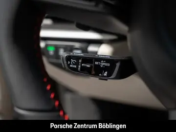 Porsche 992  4 GTS Cabrio Natooliv Burmester