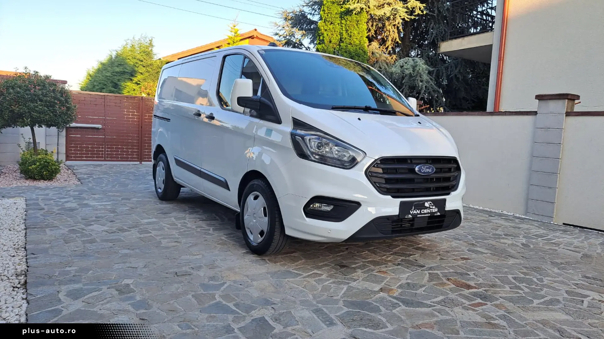 FORD CUSTOM VAN TREND L1H1 FWD A T