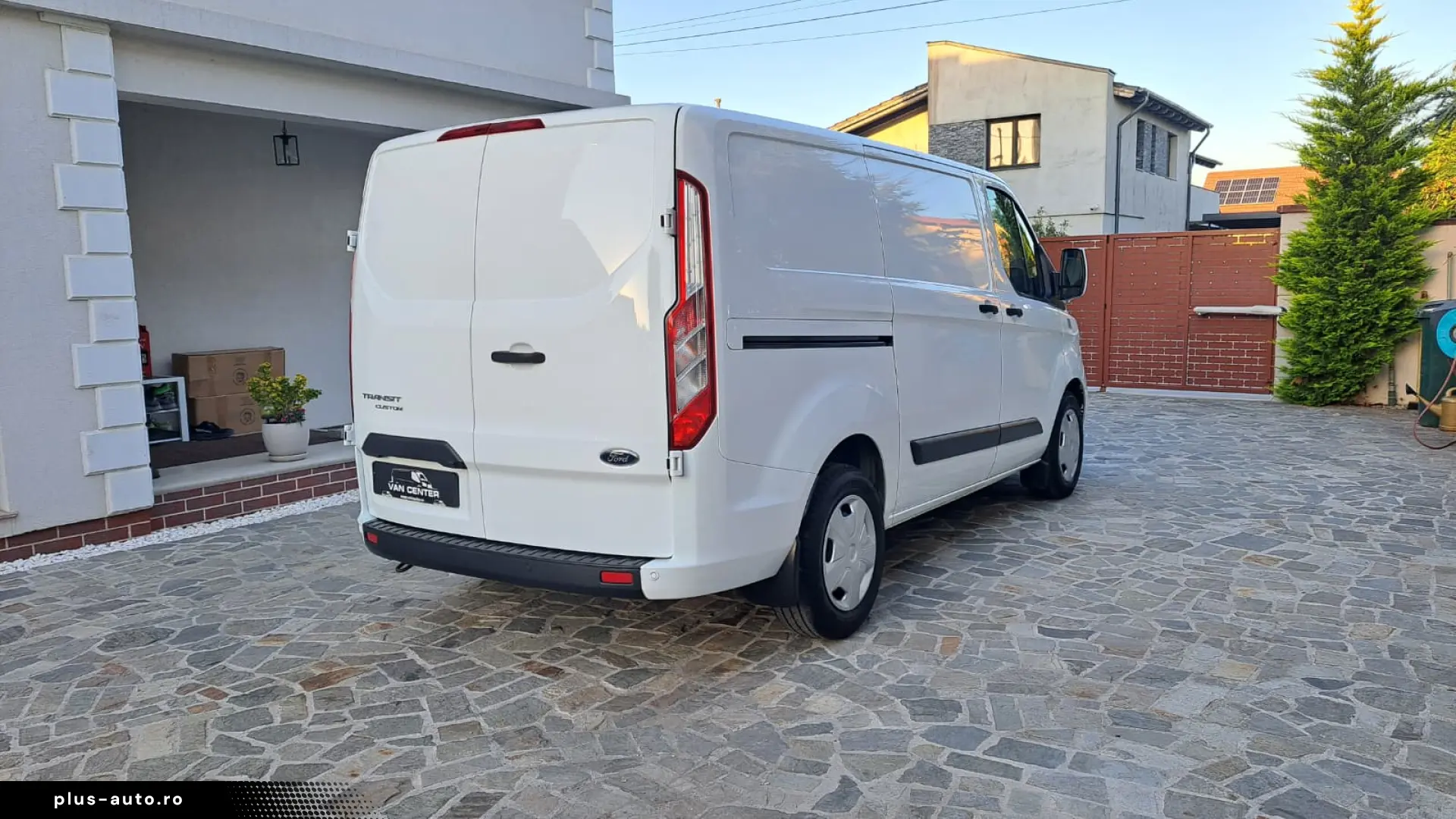 FORD CUSTOM VAN TREND L1H1 FWD A T