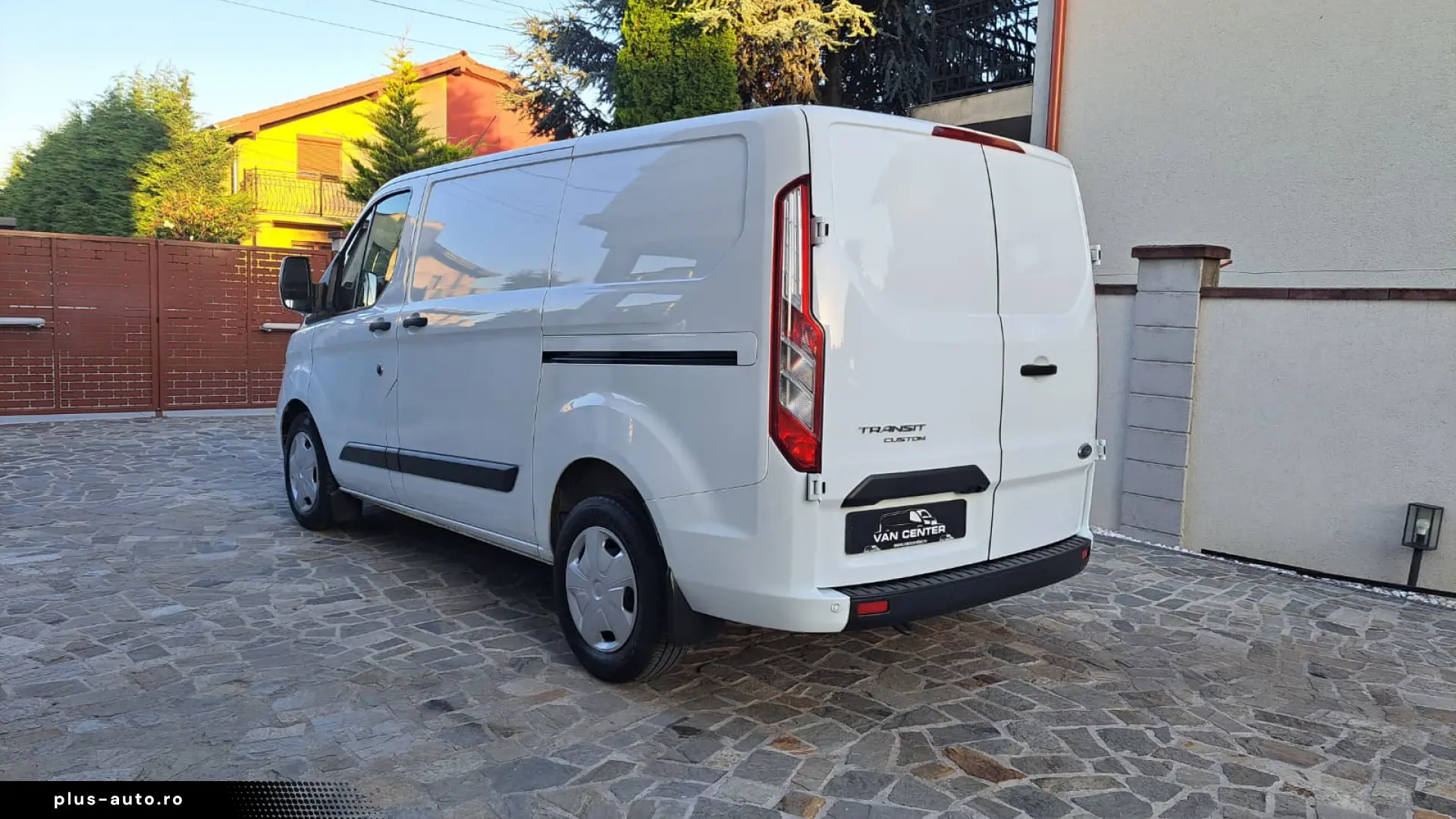 FORD CUSTOM VAN TREND L1H1 FWD A T