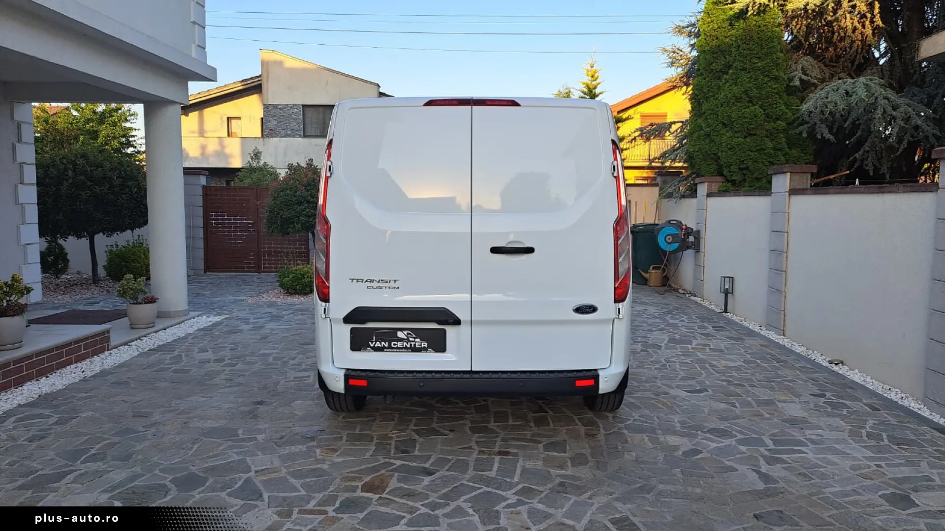 FORD CUSTOM VAN TREND L1H1 FWD A T
