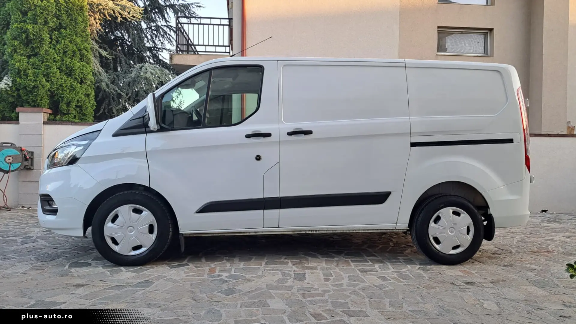FORD CUSTOM VAN TREND L1H1 FWD A T