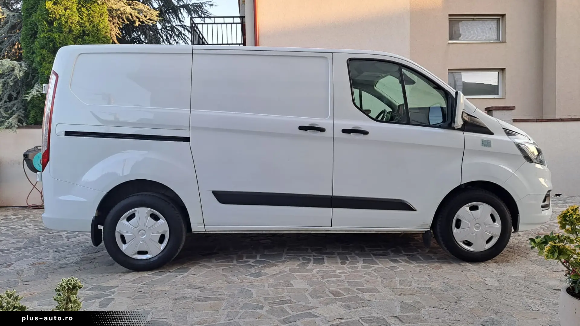 FORD CUSTOM VAN TREND L1H1 FWD A T