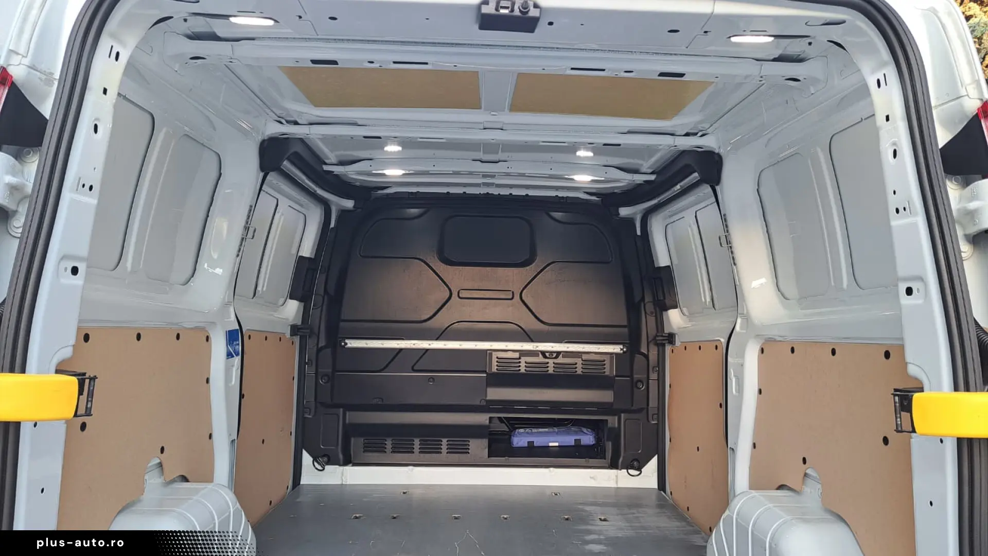 FORD CUSTOM VAN TREND L1H1 FWD A T