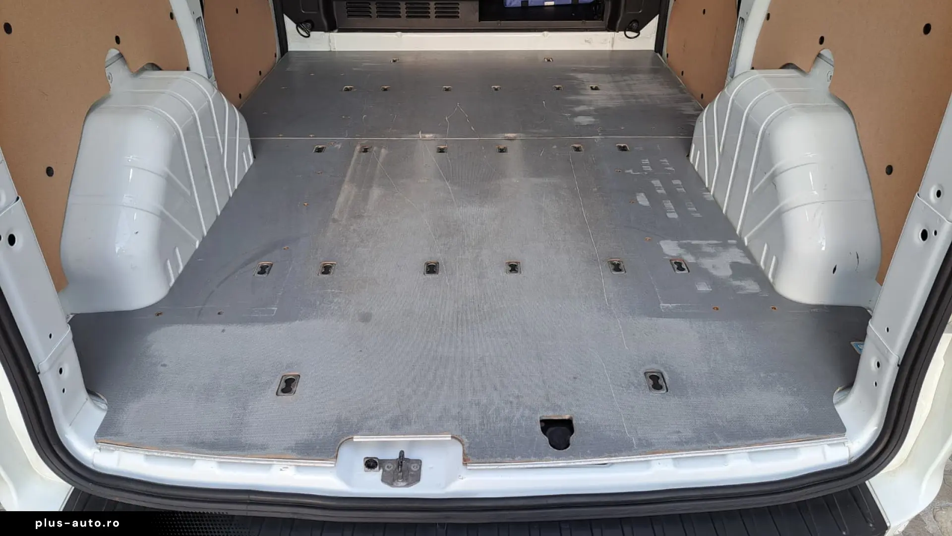 FORD CUSTOM VAN TREND L1H1 FWD A T