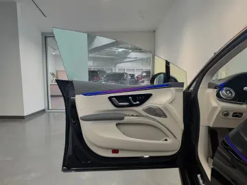 MERCEDES-BENZ EQS 450 4M AMG-LINE HYPESCREEN PANO SI…