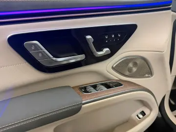 MERCEDES-BENZ EQS 450 4M AMG-LINE HYPESCREEN PANO SI…