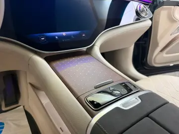 MERCEDES-BENZ EQS 450 4M AMG-LINE HYPESCREEN PANO SI…
