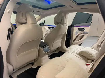 MERCEDES-BENZ EQS 450 4M AMG-LINE HYPESCREEN PANO SI…
