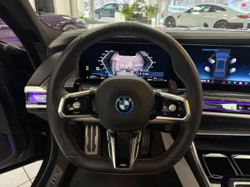 BMW M760 e xD M Performance Executive-P Fond-Ent TV