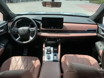MITSUBISHI PHEV Outlander