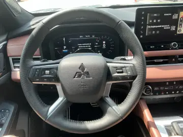 MITSUBISHI PHEV Outlander