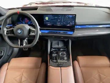BMW i5 M60 xD Tour. M PRO DAPr Pano