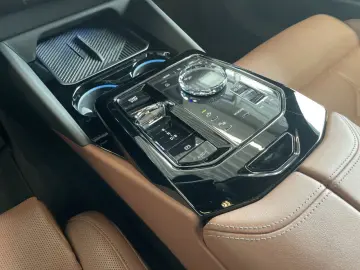 BMW i5 M60 xD Tour. M PRO DAPr Pano