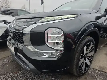 MITSUBISHI Plug-in Hybrid Outlander Top 4WD Luxury