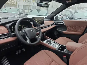 MITSUBISHI Plug-in Hybrid Outlander Top 4WD Luxury
