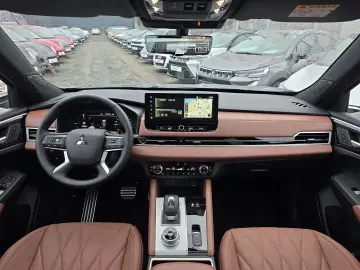 MITSUBISHI Plug-in Hybrid Outlander Top 4WD Luxury