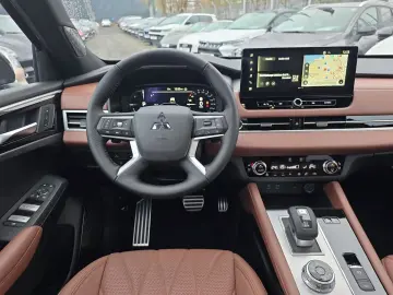 MITSUBISHI Plug-in Hybrid Outlander Top 4WD Luxury
