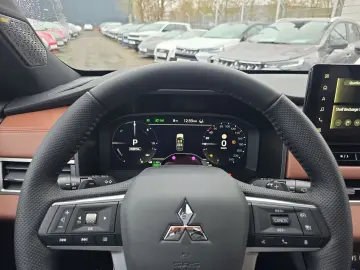 MITSUBISHI Plug-in Hybrid Outlander Top 4WD Luxury
