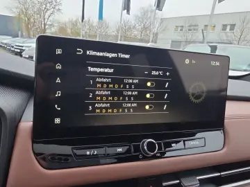 MITSUBISHI Plug-in Hybrid Outlander Top 4WD Luxury