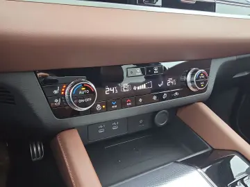 MITSUBISHI Plug-in Hybrid Outlander Top 4WD Luxury