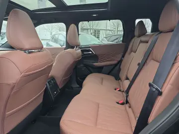 MITSUBISHI Plug-in Hybrid Outlander Top 4WD Luxury