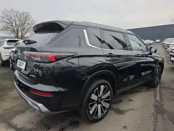 MITSUBISHI Plug-in Hybrid Outlander Top 4WD Luxury