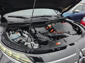 MITSUBISHI Plug-in Hybrid Outlander Top 4WD Luxury