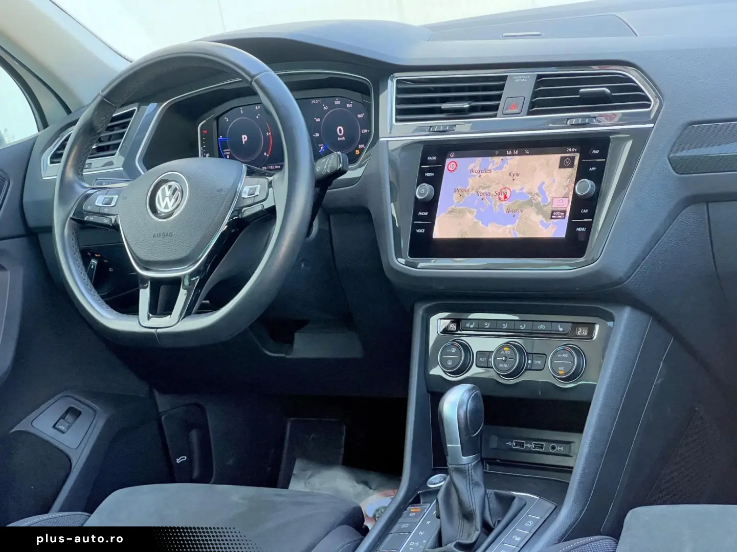 VOLKSWAGEN Tiguan 2019 — imagine 8