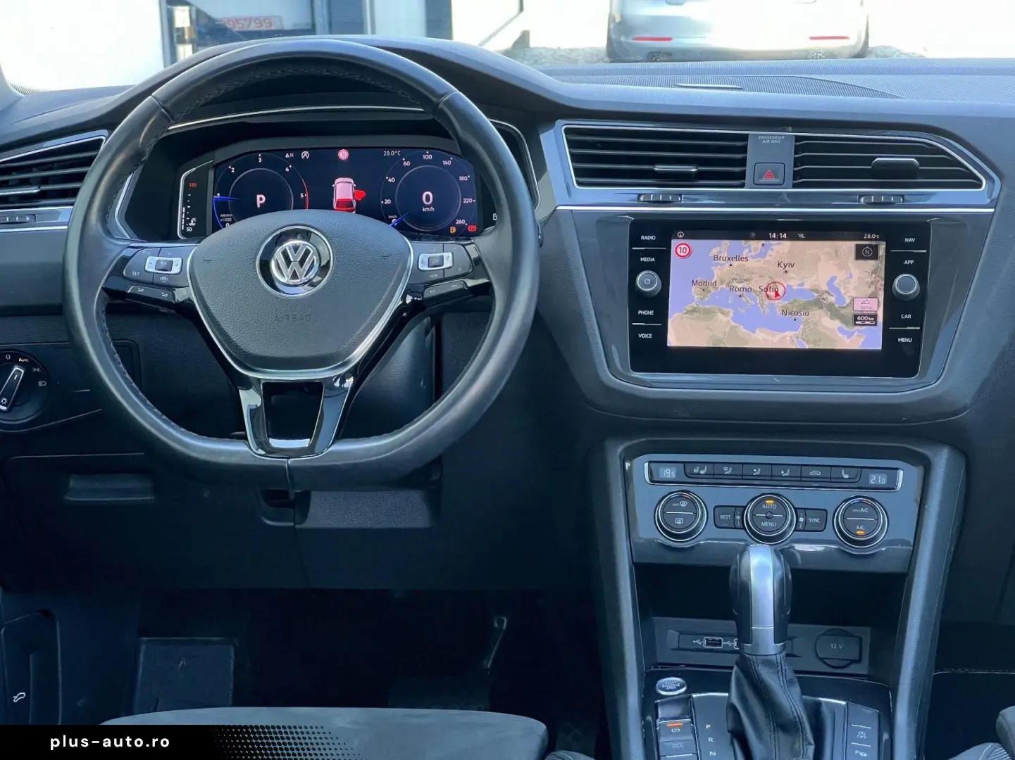 VOLKSWAGEN Tiguan 2019 — imagine 9