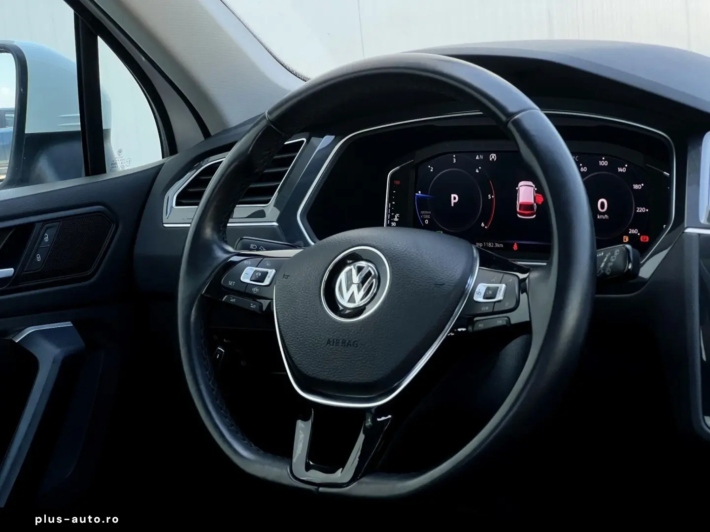 VOLKSWAGEN Tiguan 2019 — imagine 10