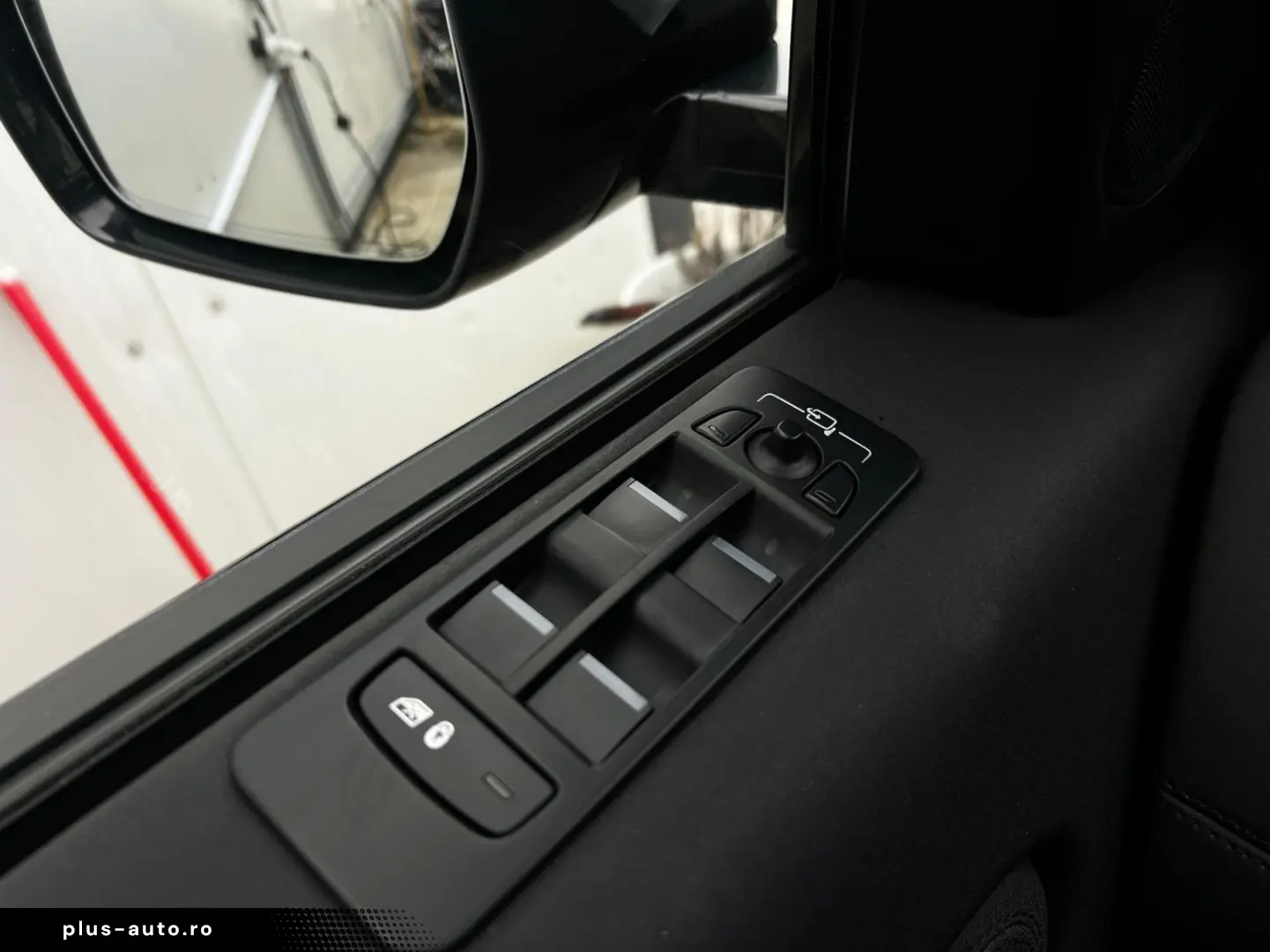 Land-Rover Discovery-Sport