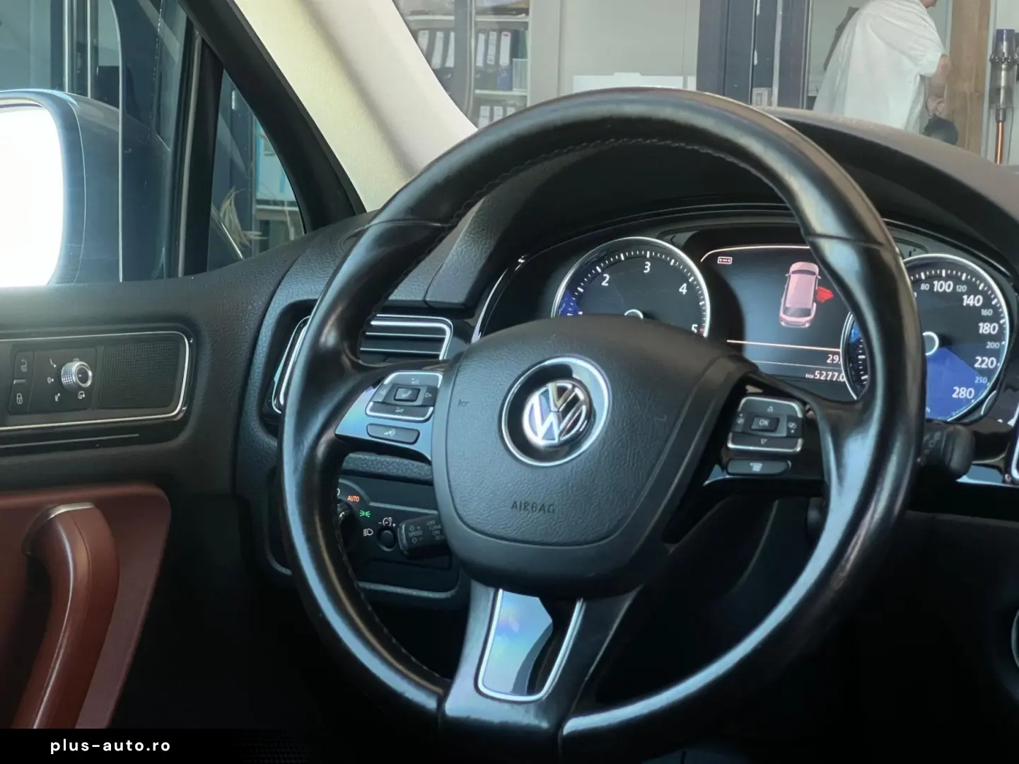 VOLKSWAGEN Touareg 2017 — imagine 9