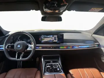 BMW M760e xDr SkyL PA DA-Prof Kristall ExecutiveLo