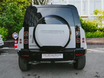 Land Rover Defender 110