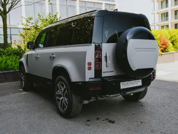 Land Rover Defender 110