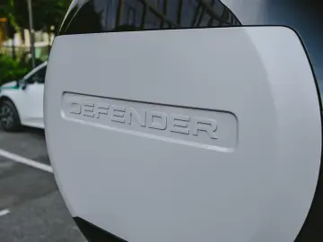Land Rover Defender 110